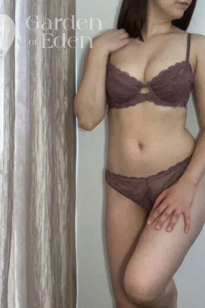 lauren-fit--brunette-gfe-escort-misssissauga