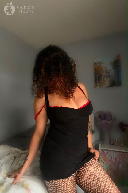 valentina-curvy-latina-brunete-vip-escort-mississauga